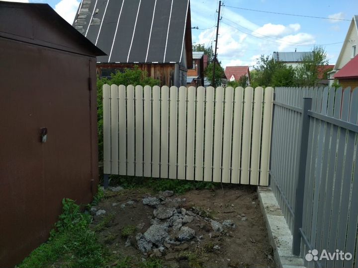 Забор из евроштакетника
