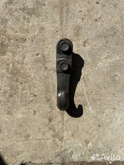 Буксировочный крюк isuzu