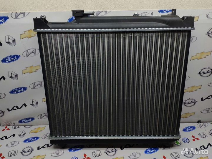 Радиатор охлаждения Suzuki Grand Vitara 2.0-2.5 мт