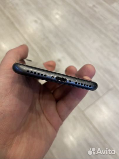 iPhone 8, 64 ГБ
