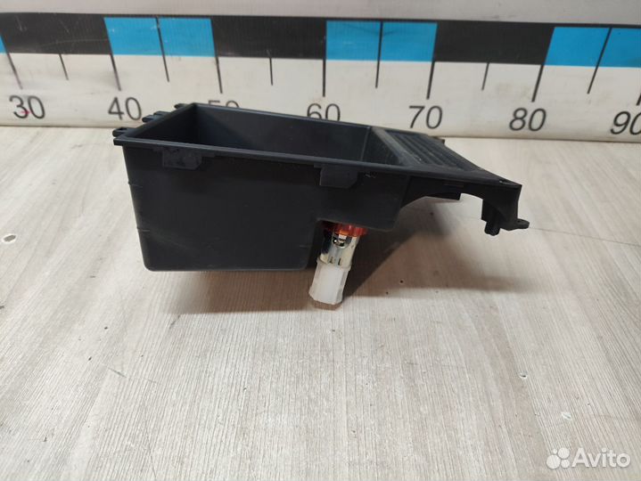 Б/У Ящик вещевой передней консоли#001