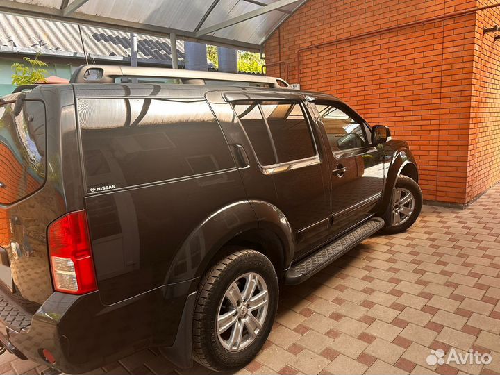 Nissan Pathfinder 2.5 AT, 2011, 240 000 км