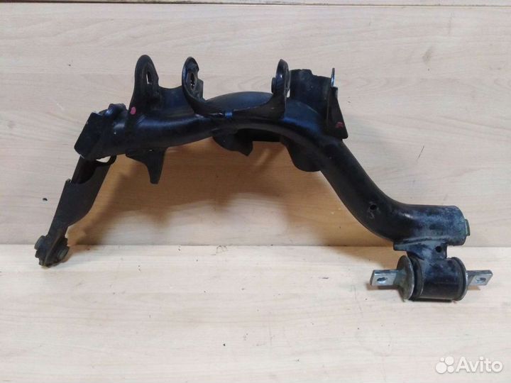 Задний рычаг Honda CR-V 4 Хонда црв 4