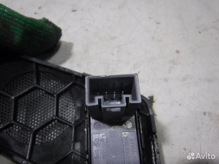 Кнопка стеклоподъемника Skoda Yeti