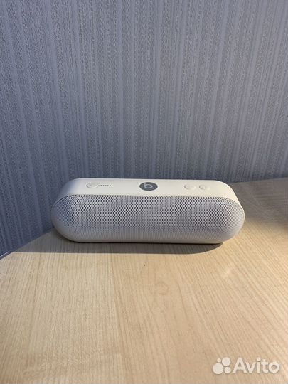 BeatsPill+, белая
