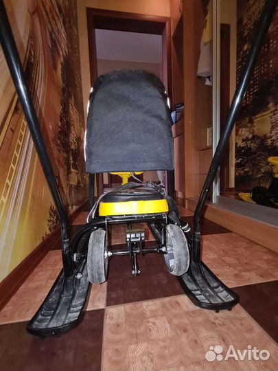 Детский снегокат с колесами