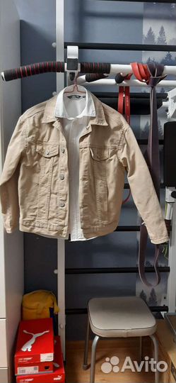 Джинсовая куртка и рубашка