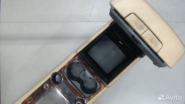 Консоль салона Volkswagen Touareg, 2008