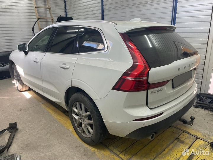 Volvo XC60 2 AT, 2019, битый, 100 000 км