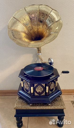 Граммофон с трубой