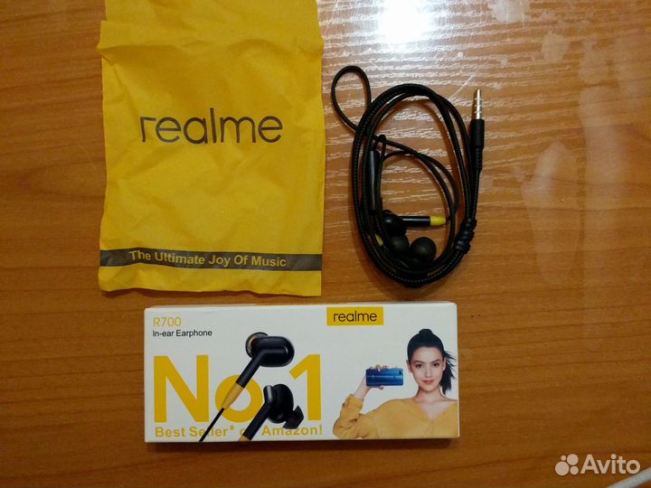 Наушники проводные Realme R700