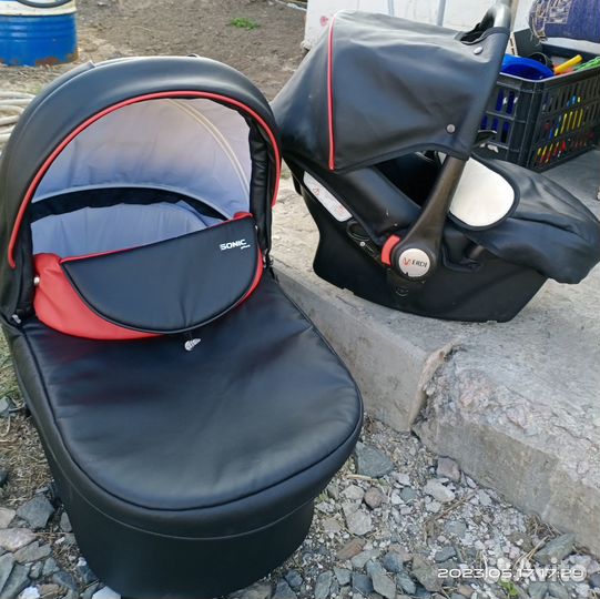 Продам коляску 3 в 1