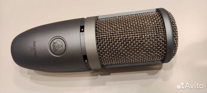 Микрофон AKG P220