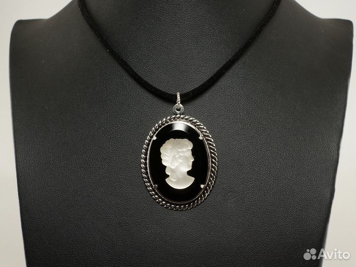 Камея Снежная дама на черном, стекло (30х40мм)