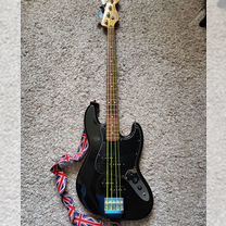 Fender JazzBass Blacktop бас-гитара