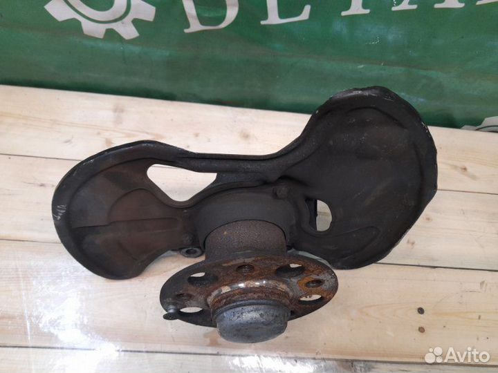 Кулак поворотный передний правый Mercedes C W204