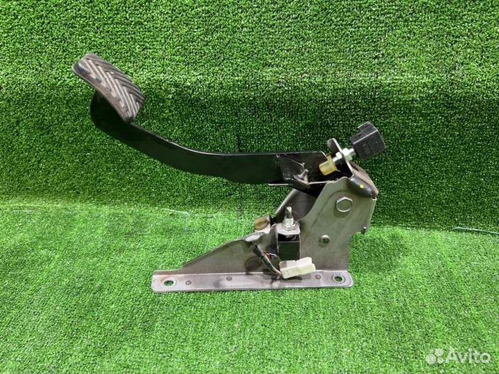 Педаль сцепления Kia Rio седан 1.4 2014