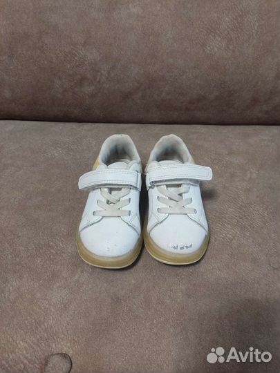 Кроссовки для девочки