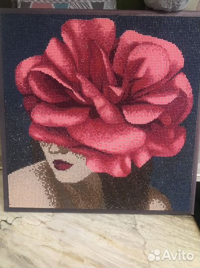 Девушка с цветком