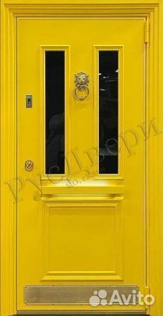 Желтая уличная входная дверь новая для дома