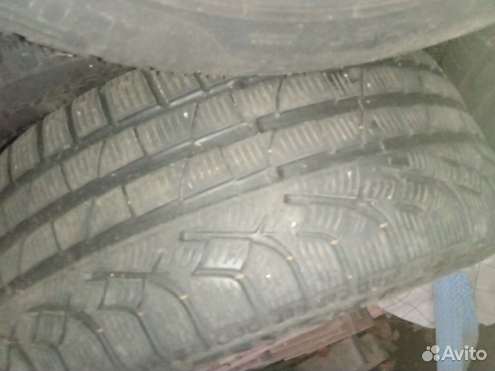 Pirelli Chrono Winter 215/45 R16