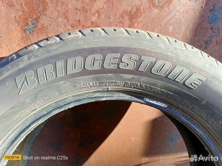 Bridgestone Dueler H/T 687 225/65 R17