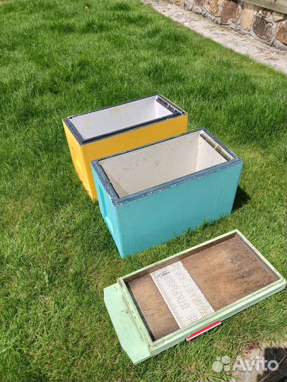 Улей с пчелами