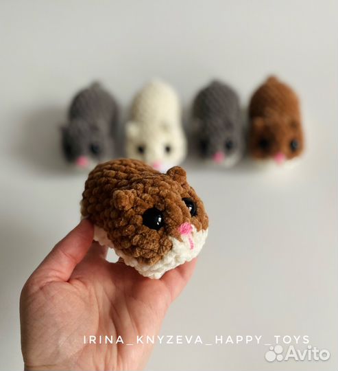 Вязаная игрушка. Грустный хомяк
