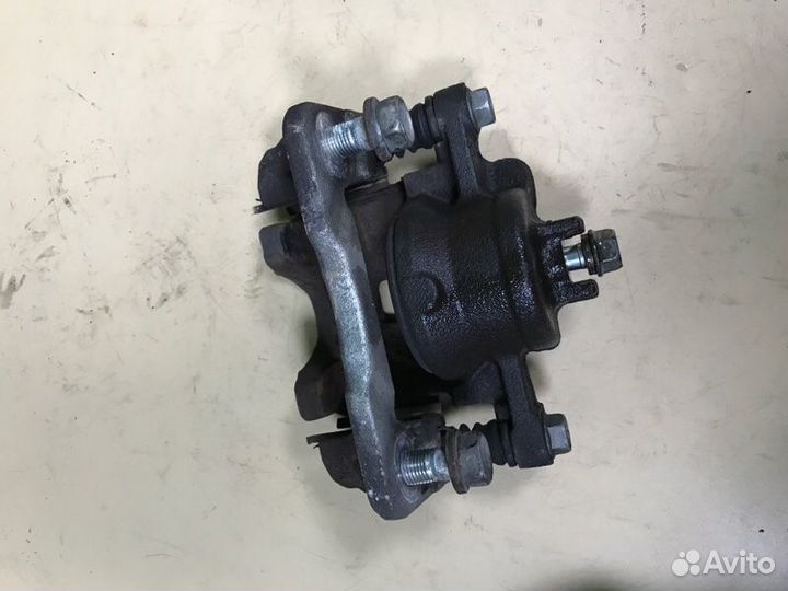 Суппорт передний правый Suzuki Every DA17 2018