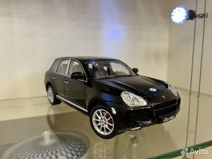 1/18 Porsche Cayenne autoart black