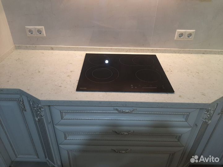 Столешница из кварцевого агламерата (камня)