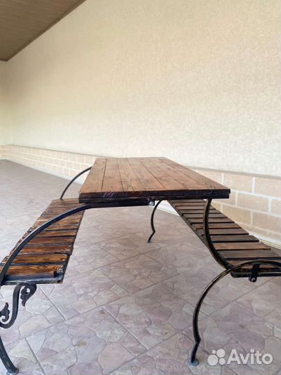 Стол и скамейка