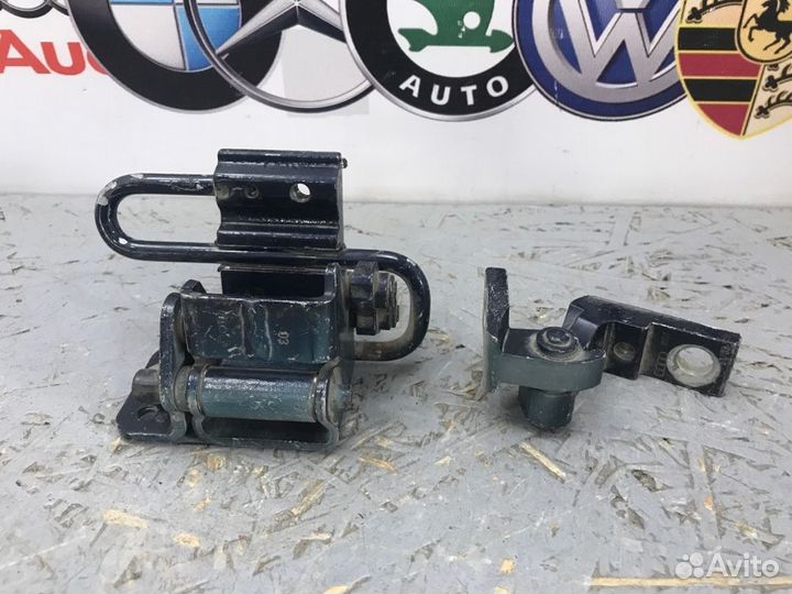 Петли на дверь задние правые Audi A4 B6 ASN 3.0