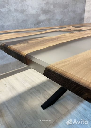 Стол из Эпоксидной смолы и дерева от производителя