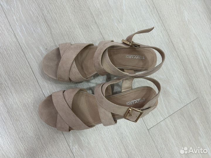 Босоножки женские 39 размер