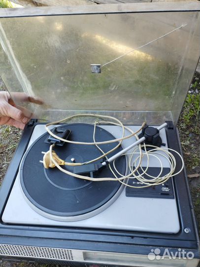 Виниловый проигрыватель