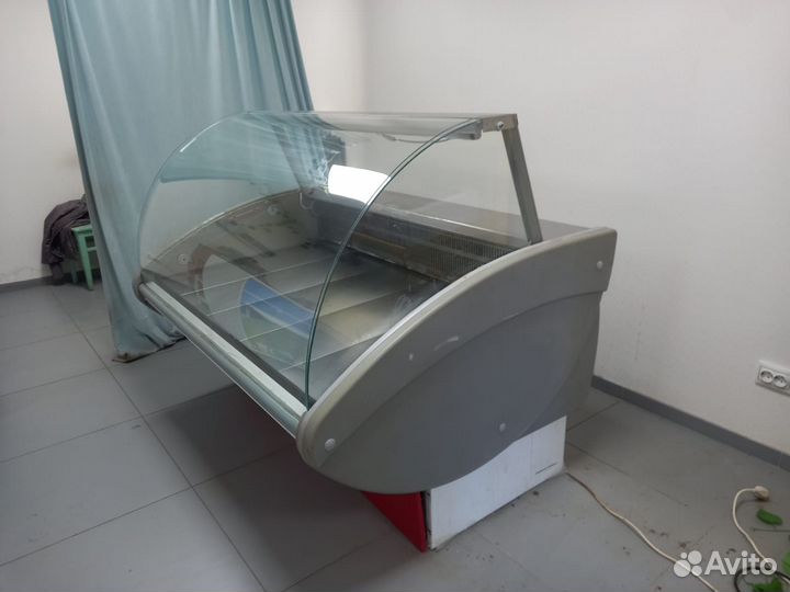 Продам холодильные витрины,морозильные лари