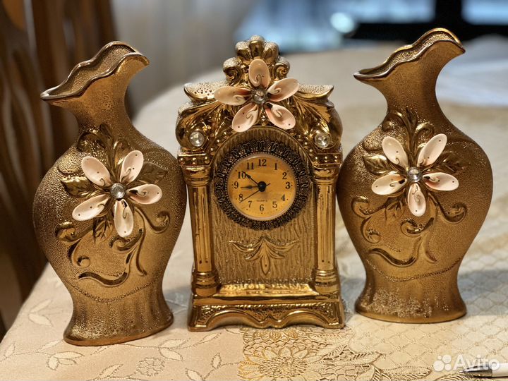 Продаются часы с вазой в комплекте