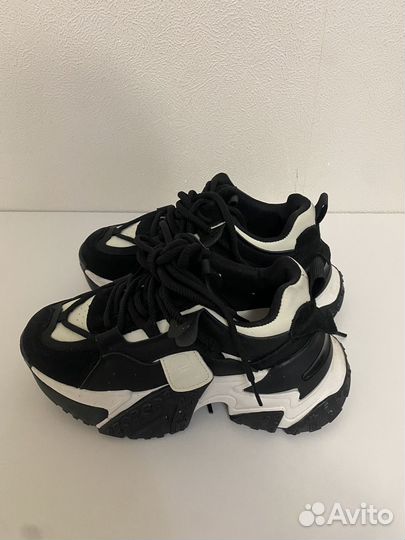 Кроссовки женские 36