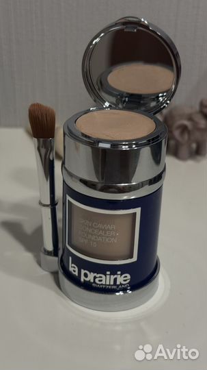 LA prairie skin caviar concealer foundation