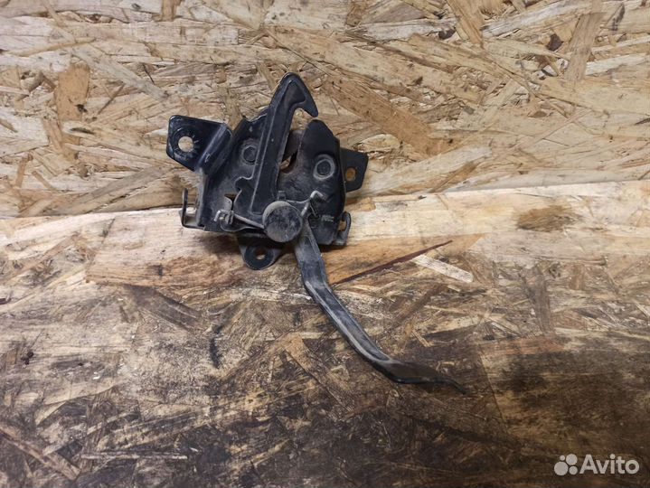 Замок капота Hyundai Tucson 1