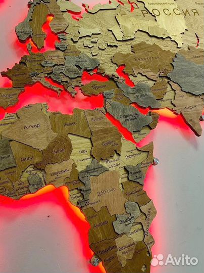 Деревянная карта мира с подсветкой