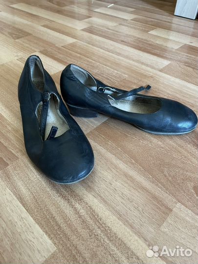 Джазовки, народные туфли, купальник, юбка