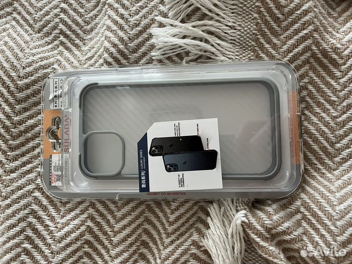 Чехол на iPhone 13