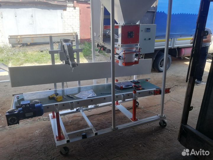 Упаковщик дозатор весовой фасовщик в мешки пакеты