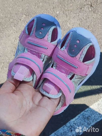 Сандалии для девочки 27 размер новые
