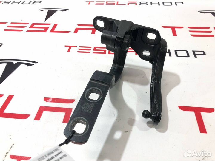Петля подъемной задней двери Tesla Model X 2019