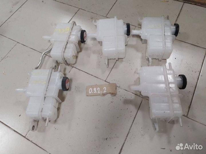 Бачок расширительный охлаждения инвертора RX450H