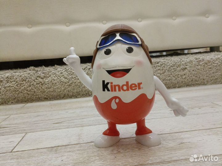 Игрушка Киндер большой. В хорошем состоянии