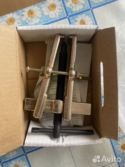 Сьемник 2 -х лапый раздвижной со стяжкой 75 мм